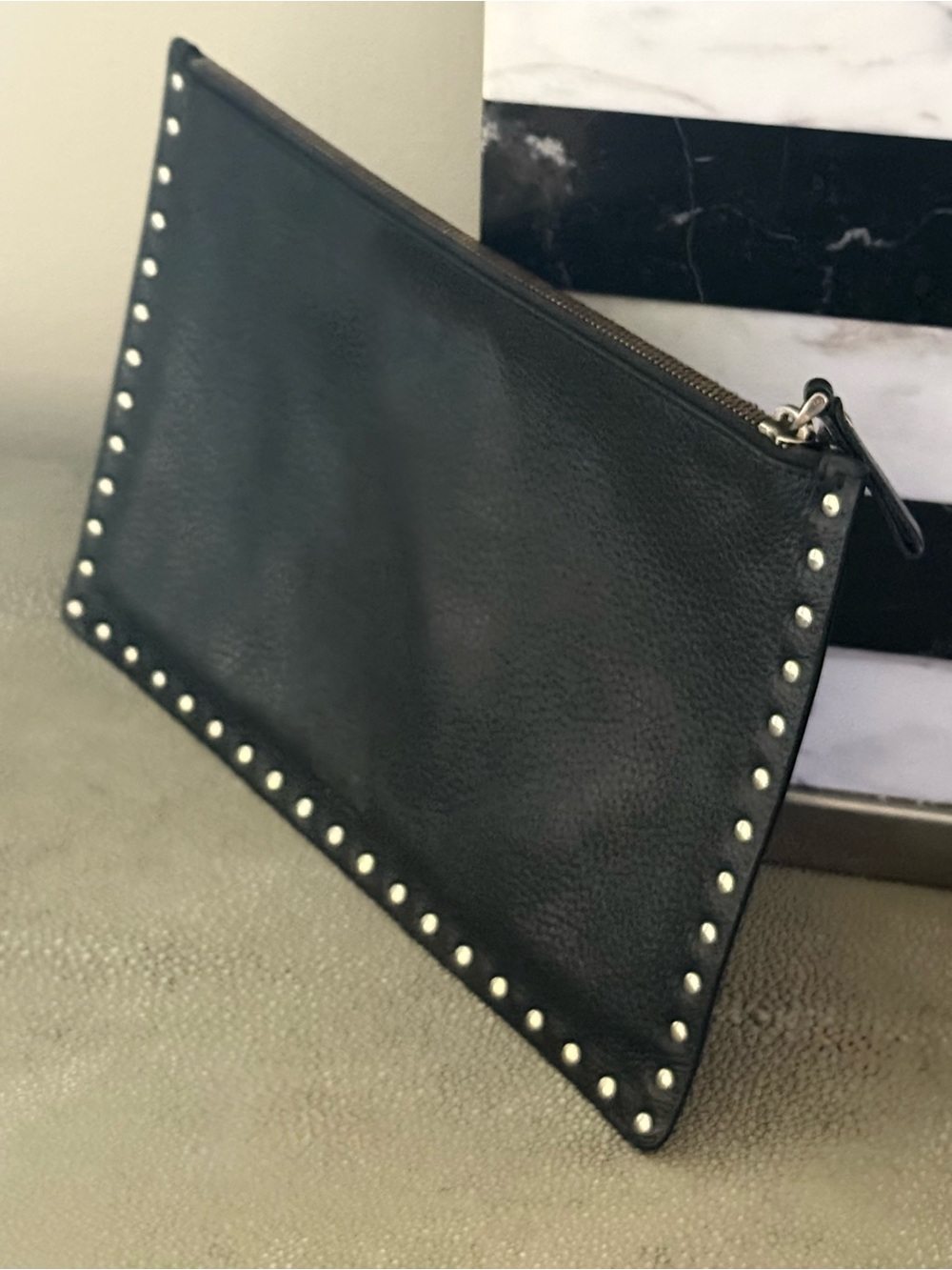Valentino Garavani Rockstud Large Leather Zip Pouch Black - Picture 2 of 10